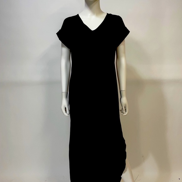 entro Dresses & Skirts - Entro Black Short Sleeve Pocket Maxi Dress
